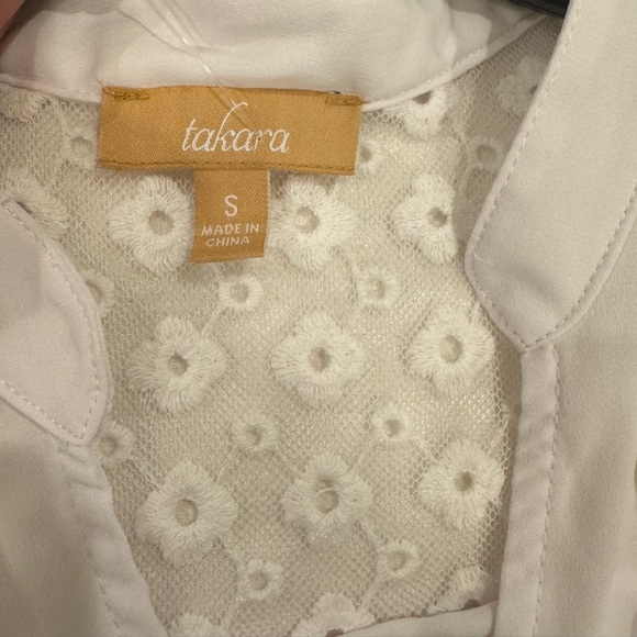 Takara White Sleeveless eyelet embroidered cross front blouse - Picture 4 of 7